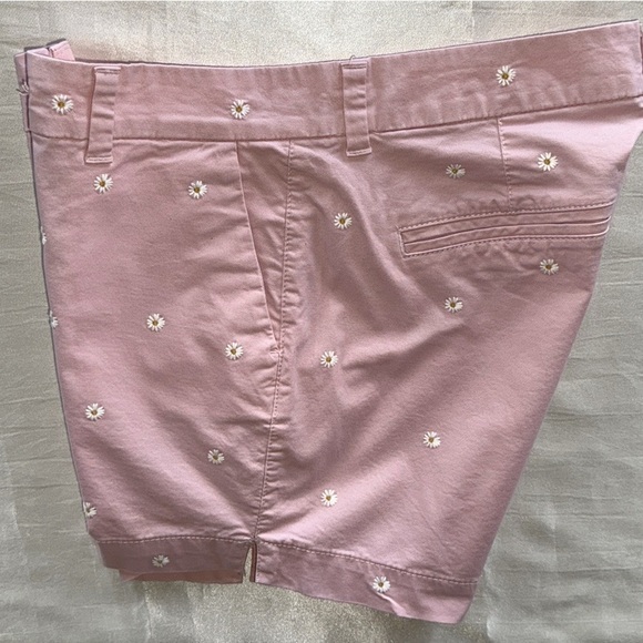 Old Navy Everyday Pink Daisy Floral Shorts Embroidered Design 5” Inseam Sz 2 - Picture 9 of 12